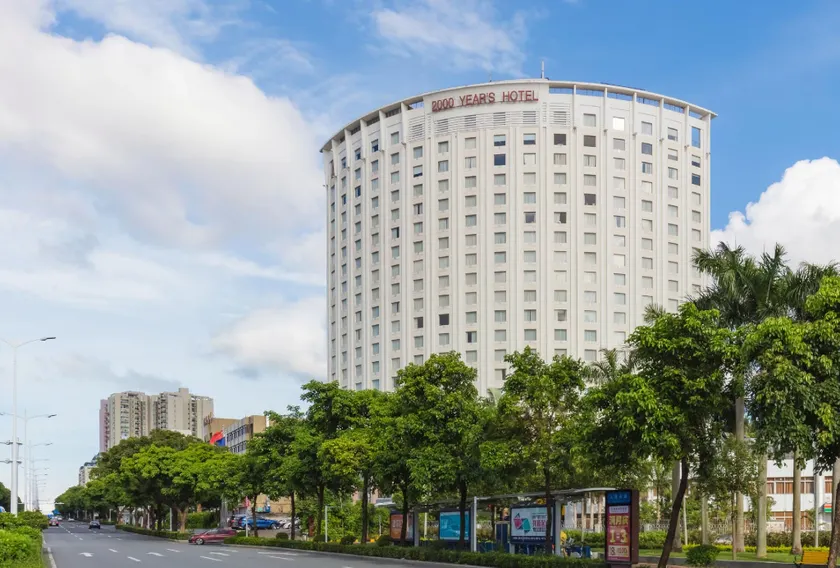 Zhuhai 2000 Hotel (Lovers Road Grand Theatre) - Image 1