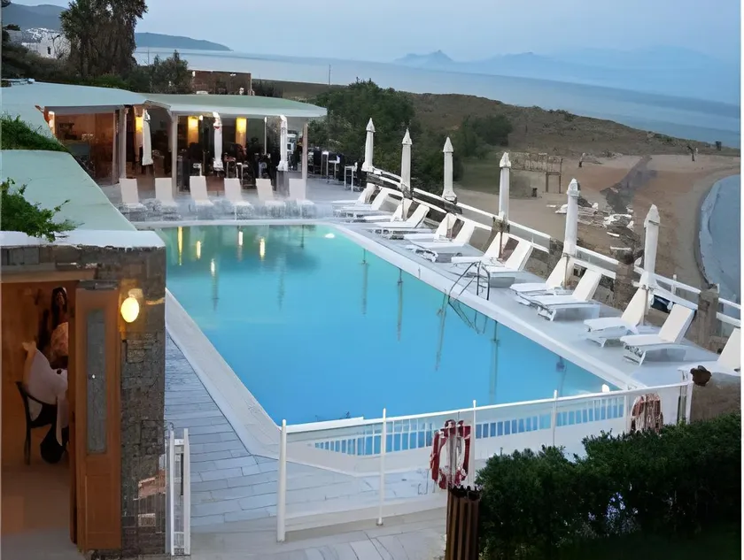 Saint George Hotel - Image 1