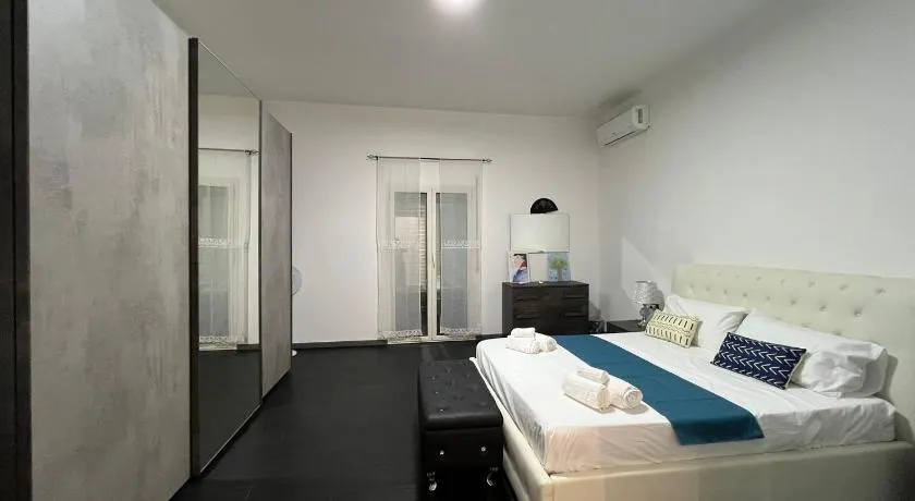 KAM DELUXE Exclusive Home With Private Rooms Vacancy - Image 1