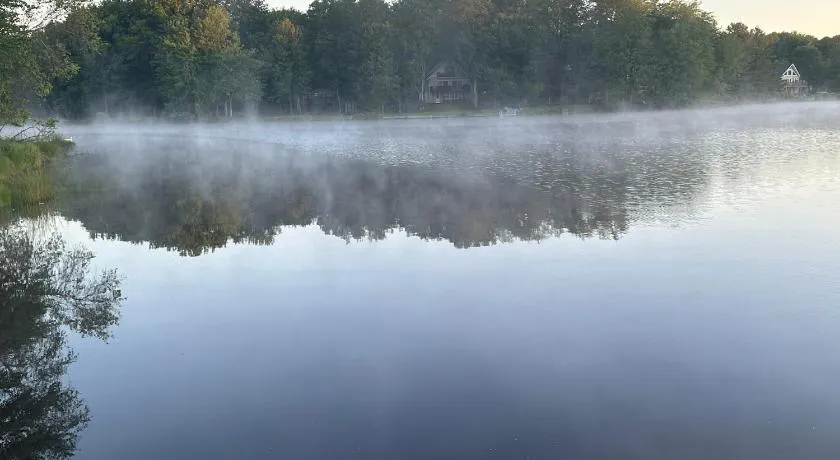 Peaceful Pocono Lakefront, beach, pools, firepit, pets - Image 1