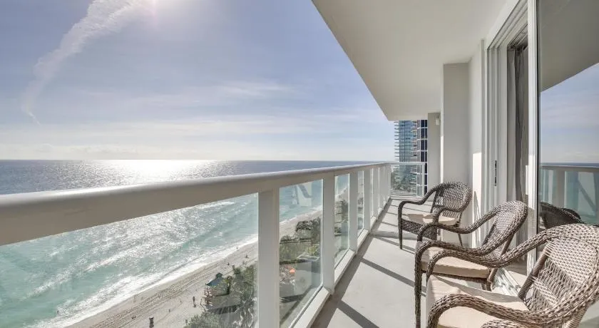 Sunny Isles Beach Retreat w/ Resort Perks! - Image 1