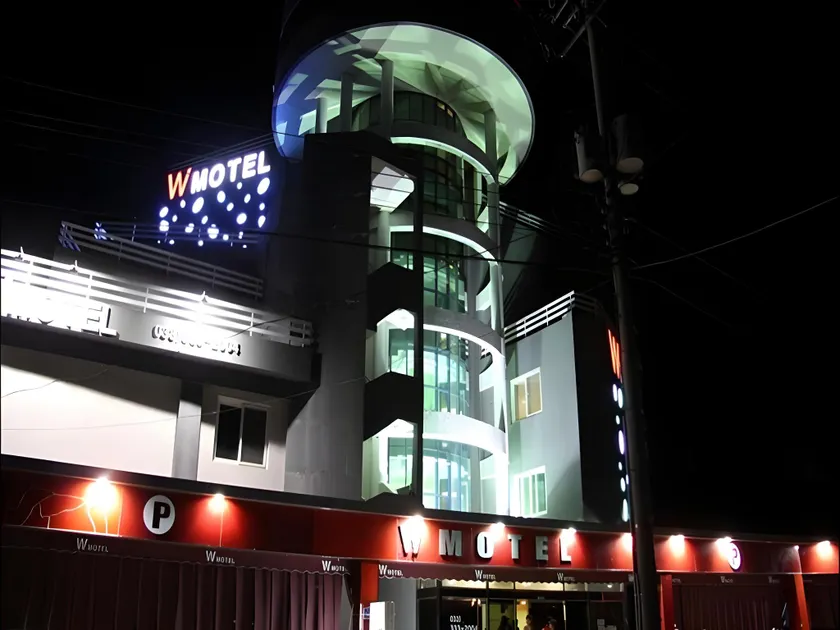 We Motel - Image 1