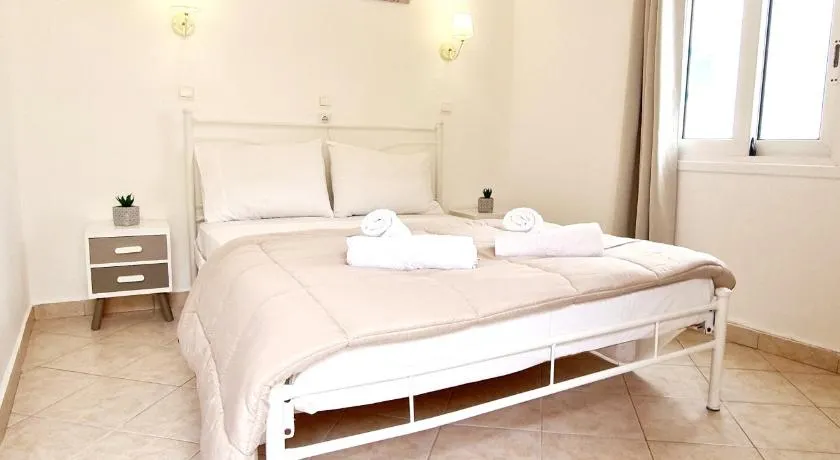 Avra Rooms - Image 1