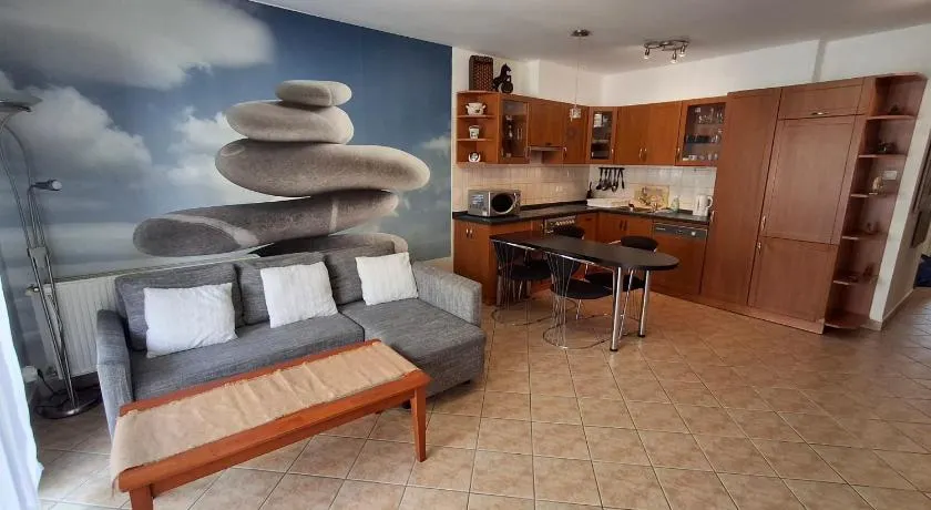 BOK - Central modern 2BR Apt w balcony, FREE INDOOR PARKING! - Image 1