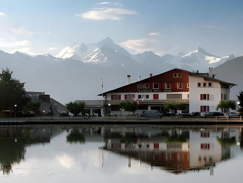 Hotel du Lac - Image 1