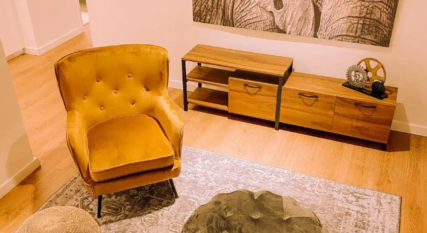 Newly Renovated Super-Chic Apartment - Image 1
