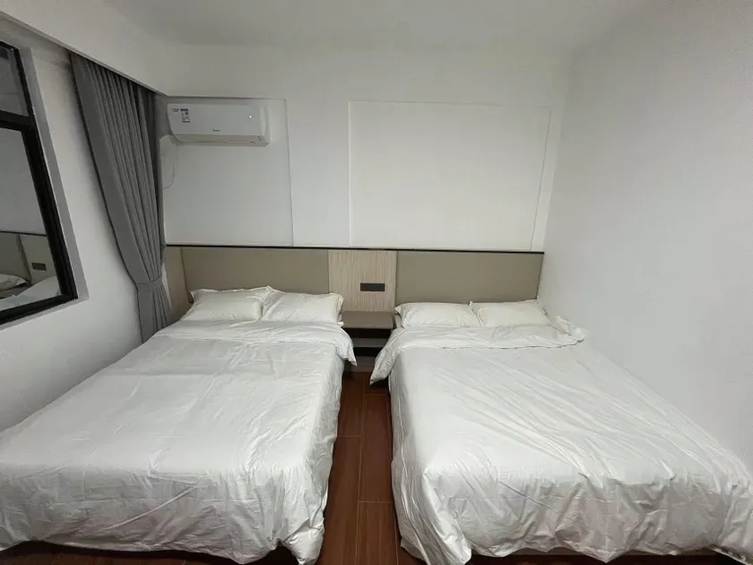 Rich Retreat Apartments - Image 1