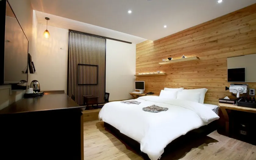 W Hotel - Image 1