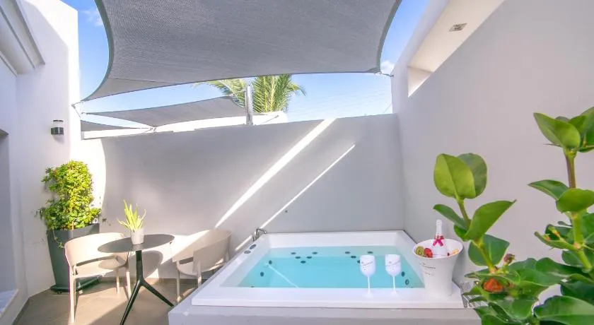 Marquise Suites - Adults Only - Image 1