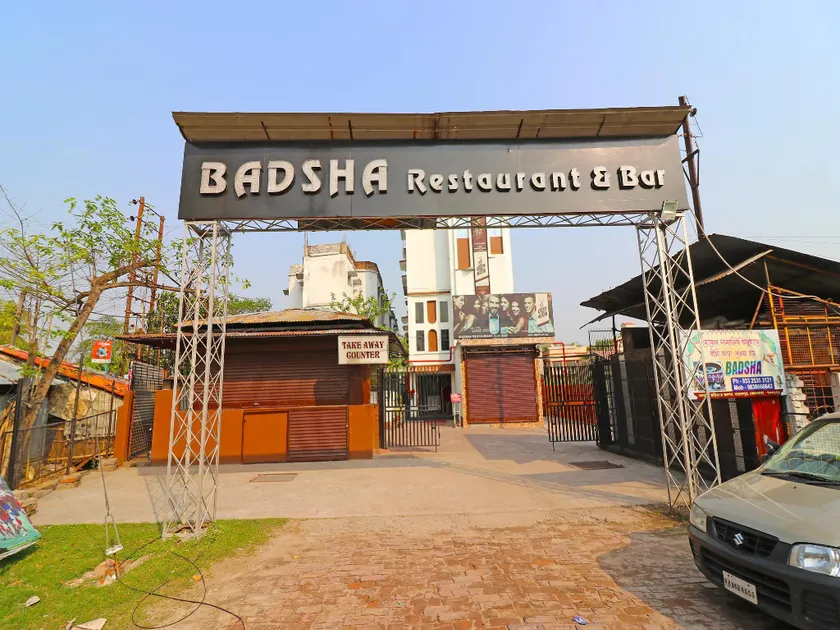 OYO 18546 Badsha Inn - Image 1
