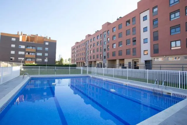 Apartamento el Parque AIRE CONDICIONADO PISCINA terraza con vistas montaña entorno tranquilo ideal mascotas - Image 1