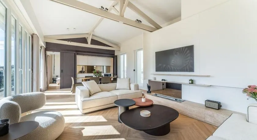 Luxueux Appartement Haussmannien avec Vue sur Paris - Image 1