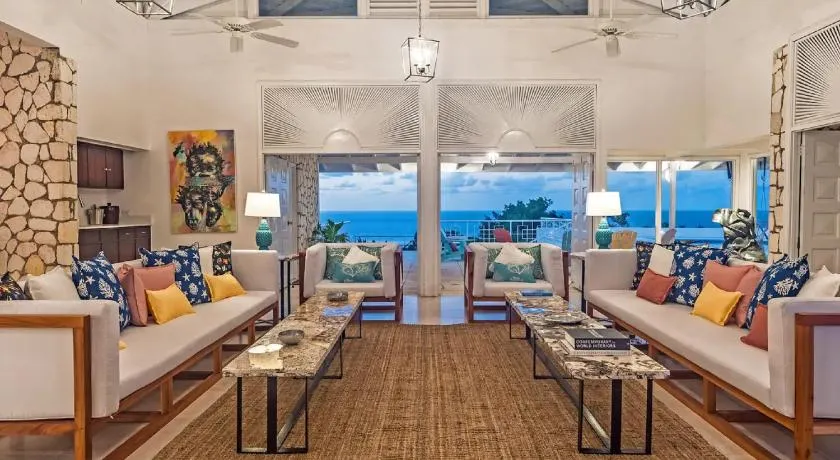 Magnificent 5-Bedroom Estate Villa, Sleeps 12 - Image 1