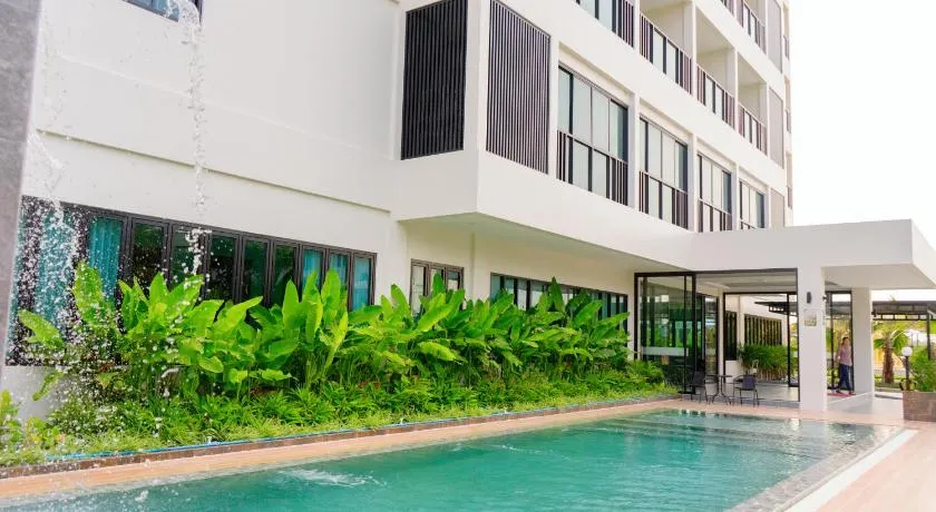 Mountain&Sea Hotel Prachuap - Image 1