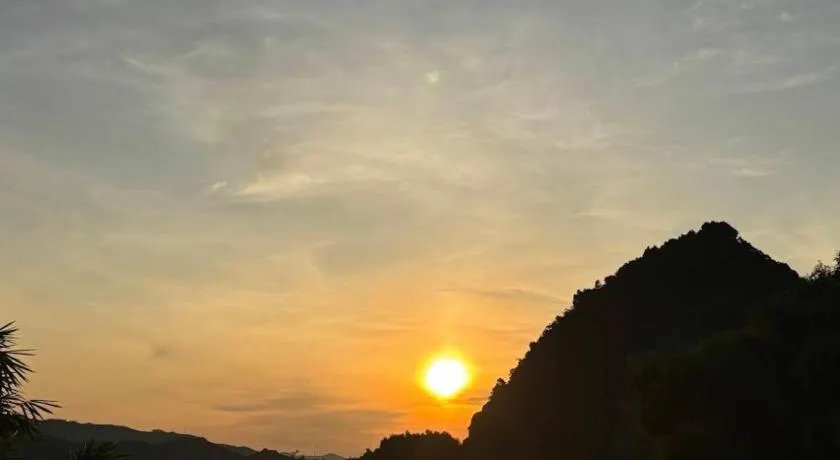 Sunrise Horizon Retreat - Image 1