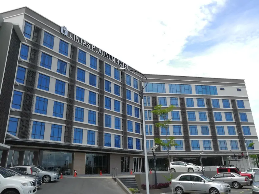 Lintas Platinum Hotel - Image 1