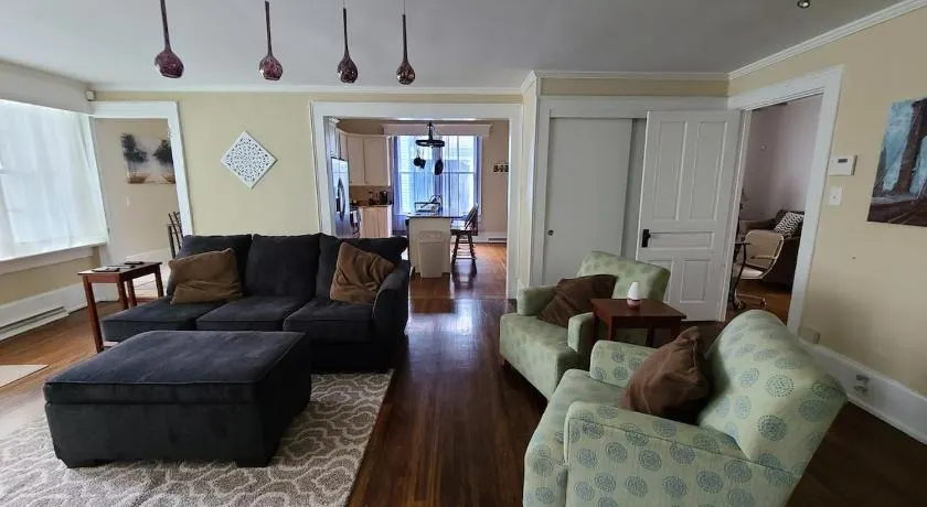 Adorable guest house in heart of Lumberton uptown - Image 1