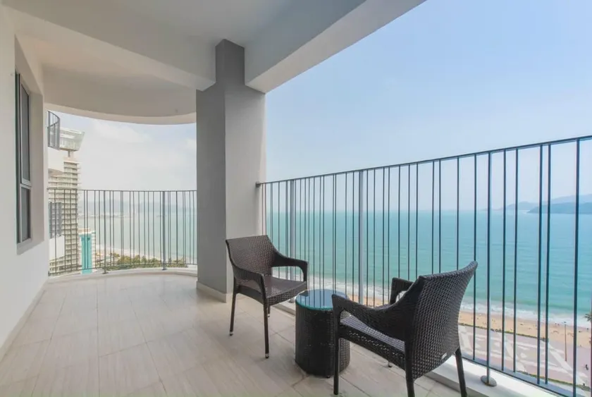 Terrace connecting suite in Panorama by HLG - Image 1