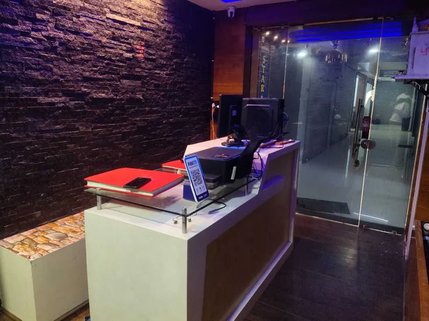 Hotel O Star - Image 1