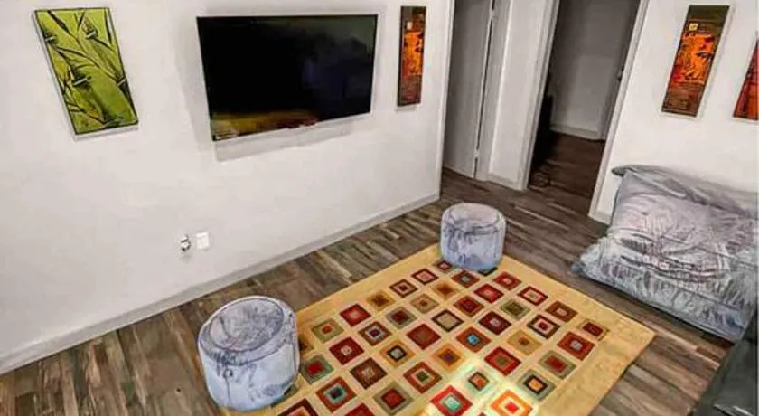Serene and Modern 5 Location, Queen Bed, Parking - Image 1