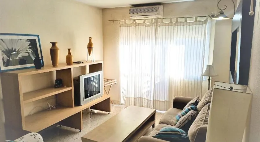 Spacious Apartment in Isla Cristina near Beaches, 115 m² - Image 1