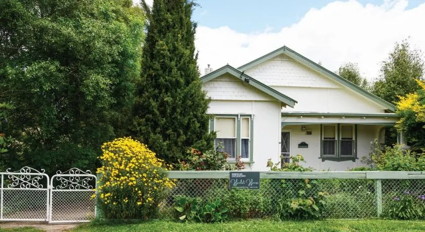Houlet House - Central Daylesford - Pets Welcome - Image 1