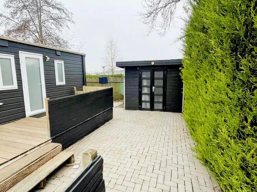 Quiet residence with spacious garden near Alkmaar, in the middle of nature - Image 1
