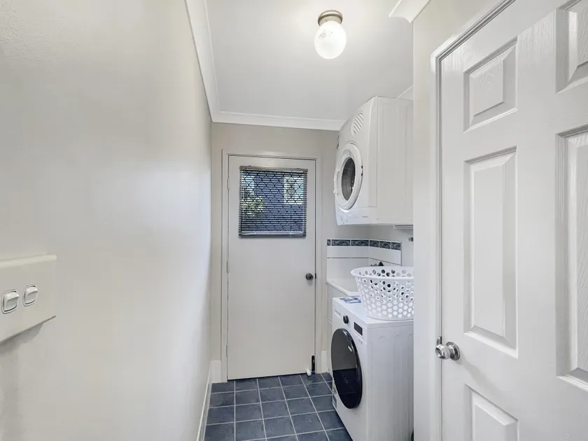 Our Haven: 4-Bed Escape Near Beach & Mogo Trails - Image 1