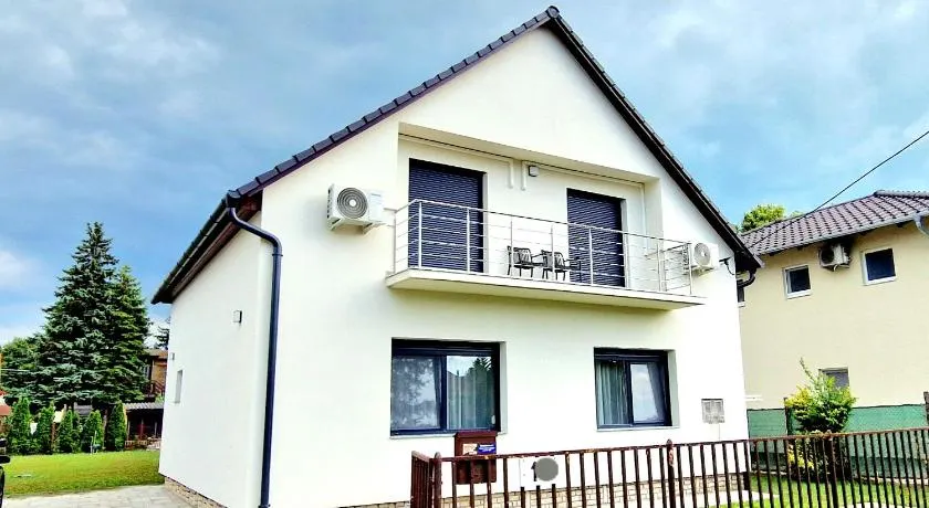 Garden House Zamárdi - Image 1