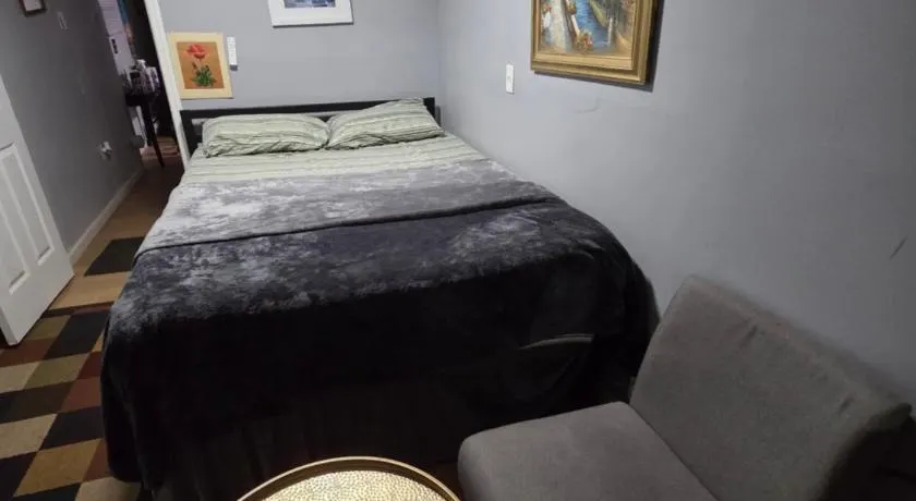 Updated and spacious Ground Floor Mini-studio in 3BR with Private Bathroom and Toilet Near Newark Airport - Image 1