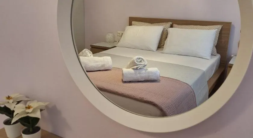 B&B one - Image 1