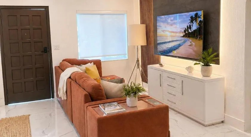 New Modern Home Near Design District- Sleeps 8 - Image 1