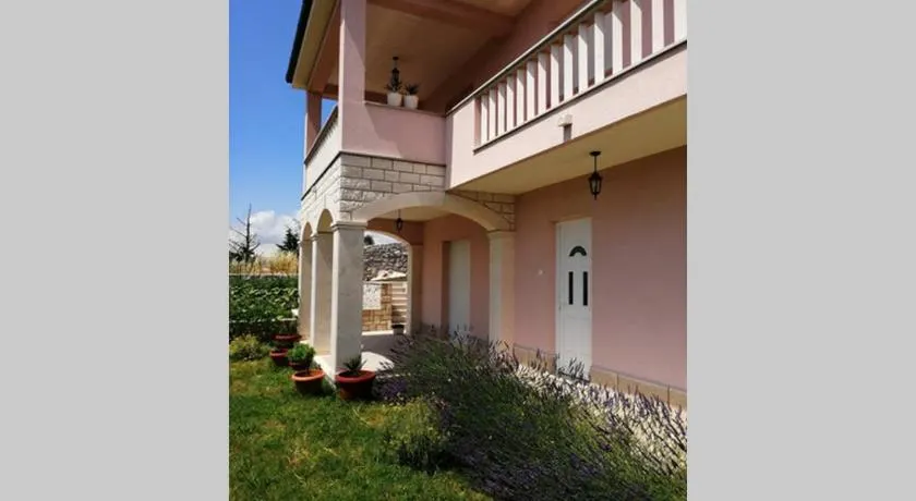 Sun garden apartment - Image 1