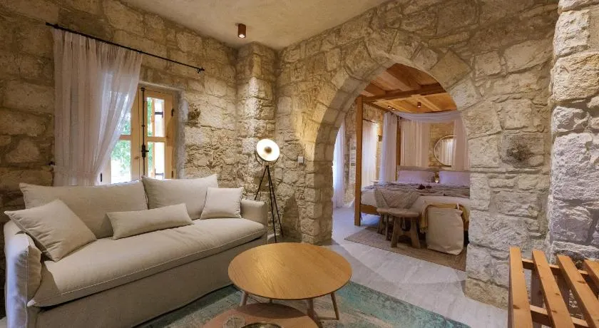 Elinn Traditional Suites - Image 1