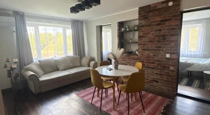 Hubane korter järve kaldal - Image 1