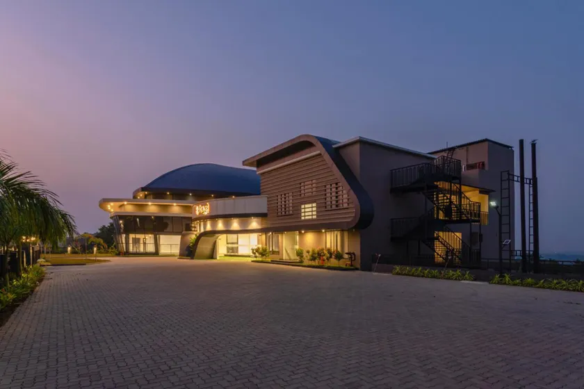 Royal Holidays & Stays - Image 1