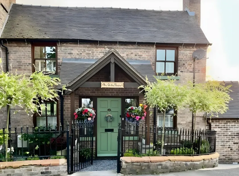 The Globe House - Image 1