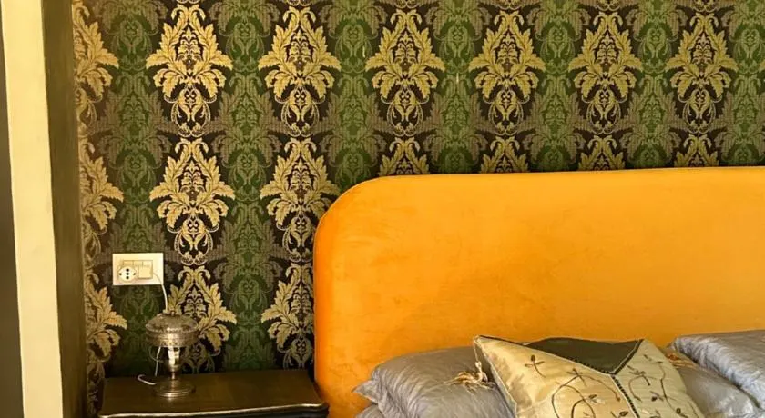 La Maisonette - Image 1