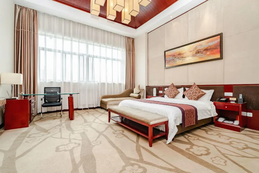 Baiyun Hotel (East Building) - Image 1