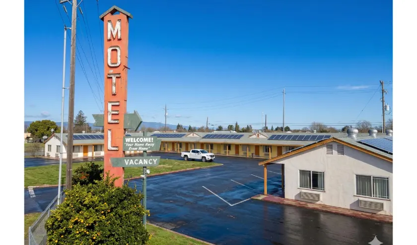Gables Motel Near Fresno Yosemite - Image 1