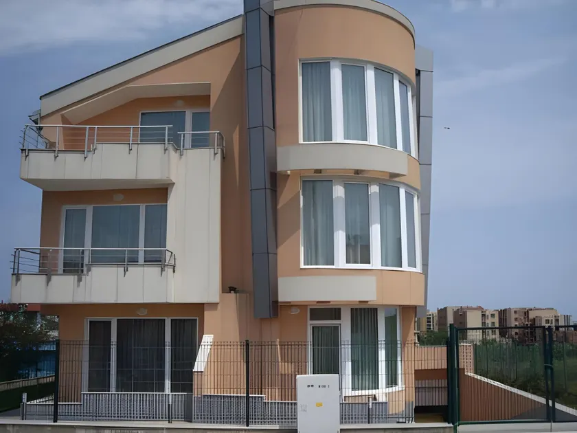 Zafo Hotel - Image 1