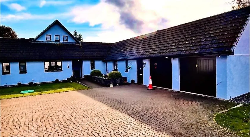 Lindas Retreats Self catering accommodation 1 bedroom cottage or 3 bedroom House - Image 1