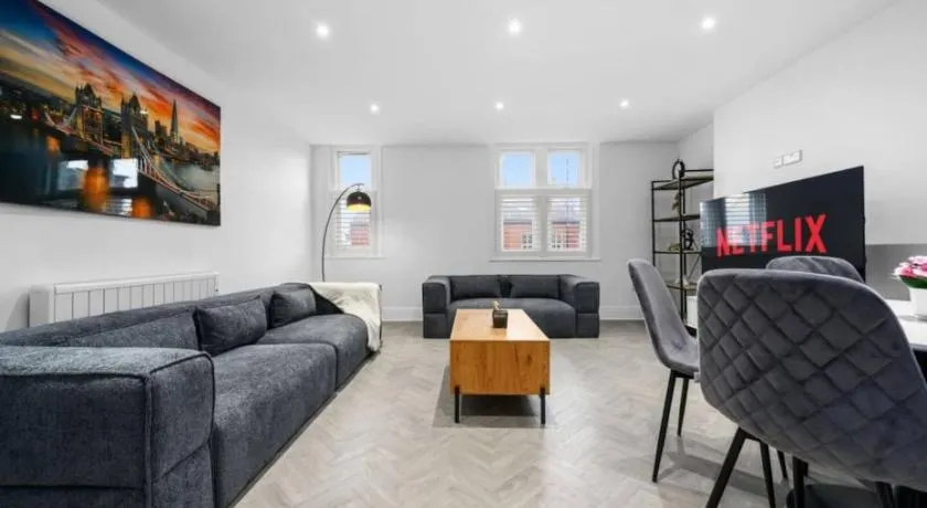 Central Modern Chique Apartment - Image 1