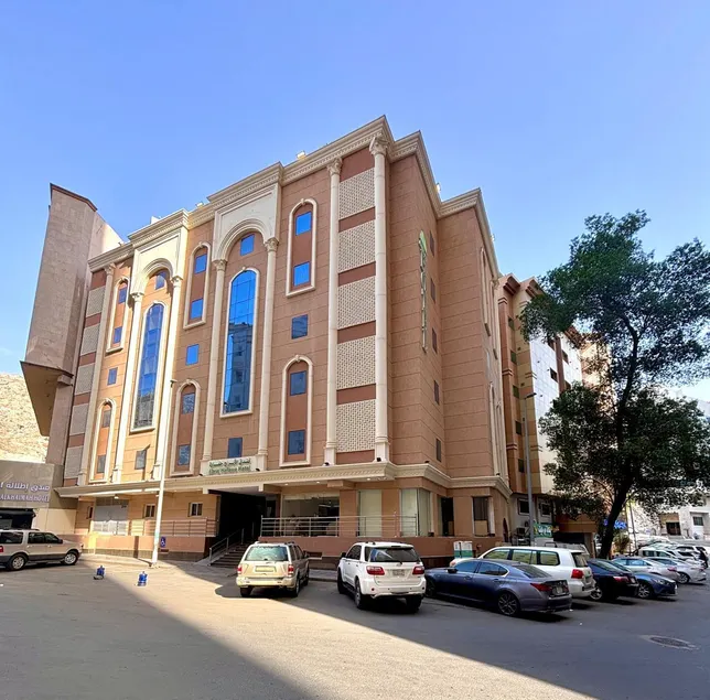 Abraj Hafawa Hotel - Image 1