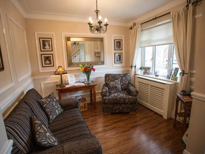 Annandale House - Image 1