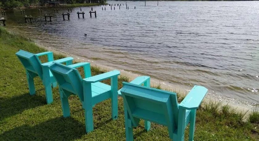 Studio with Private Beach on Bayou Grande - Image 1
