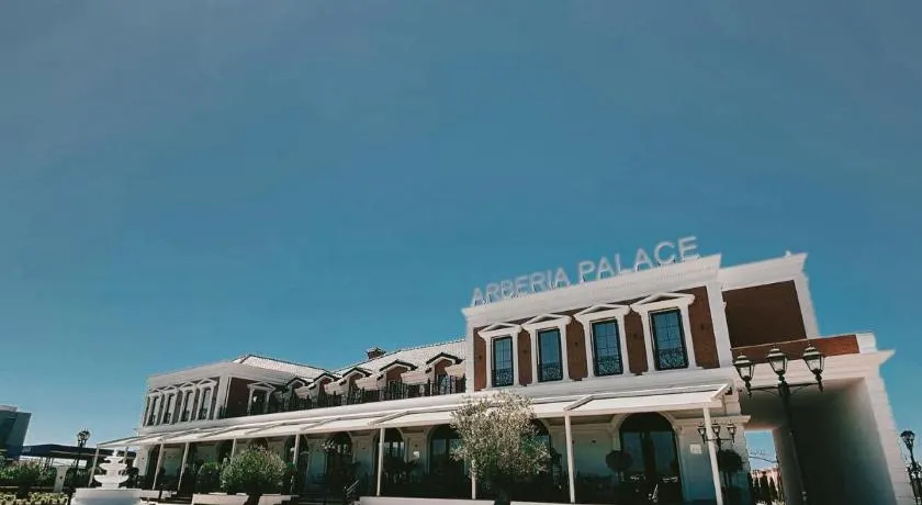 Arberia Palace Hotel - Image 1