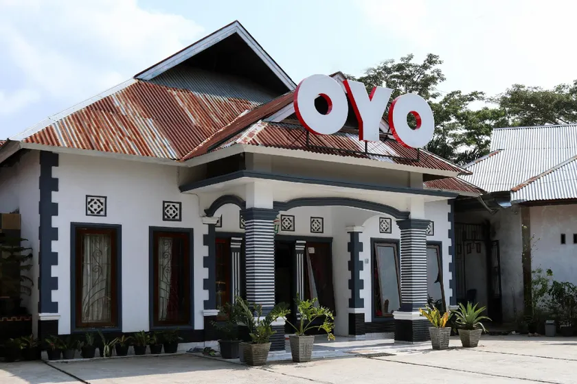OYO 956 Penginapan Eby - Image 1