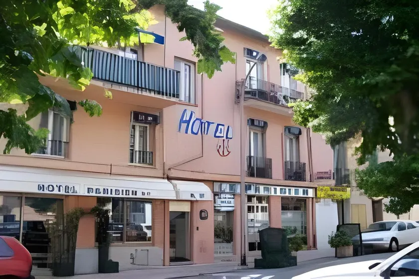 Hotel Parisien - Image 1