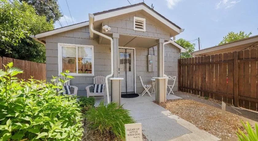 Cozy Casita - Minutes to Autzen & Downtown home - Image 1